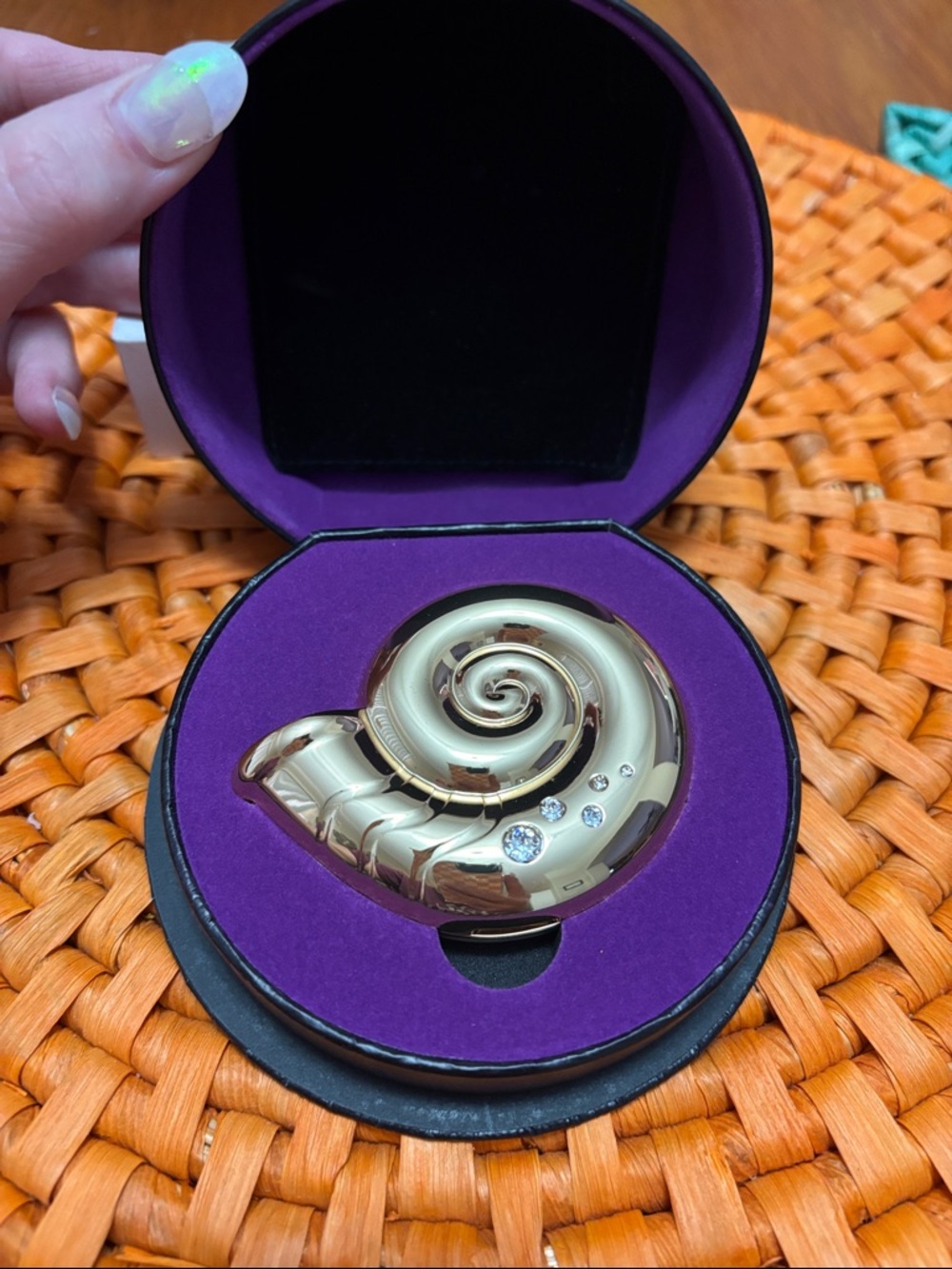 Besame Cosmetics Ursula's Shell Compact Highlighter - Picture 11 of 13
